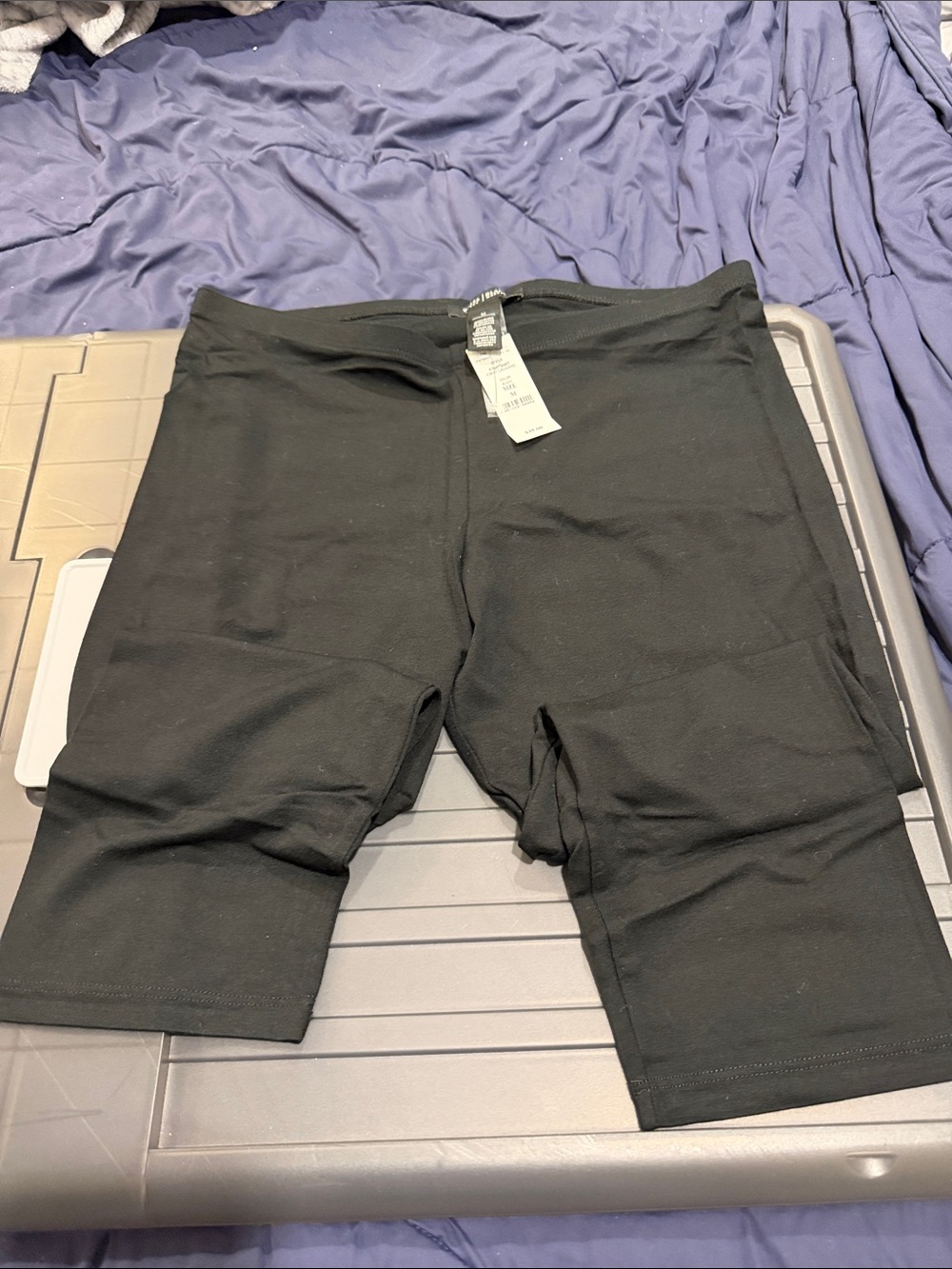 White House Black Market Women's Black Cropped Bike Shorts